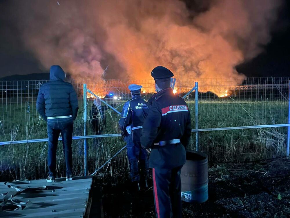 Incendio a Pontecagnano, canneto in fiamme: rafforzati i controlli nei weekend