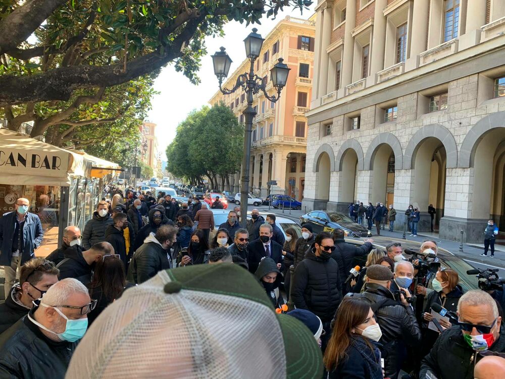Covid e commercio, la protesta dei ristoratori di Salerno: “Ora basta”