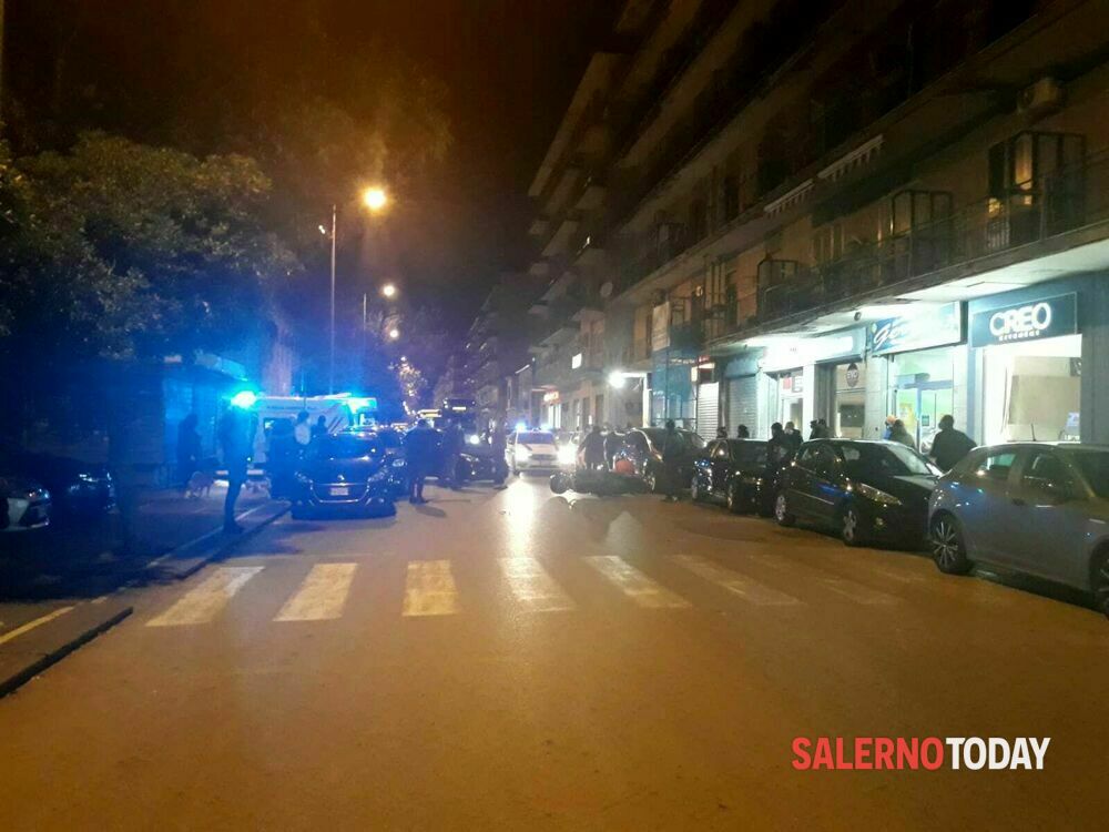 Incidente tra auto e moto sul lungomare di Salerno: un ferito
