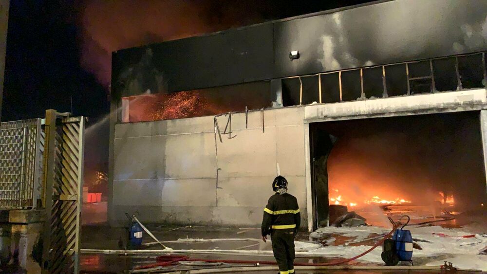 Incendio opificio a Nocera Inferiore, ordinanza di Torquato: ecco i divieti