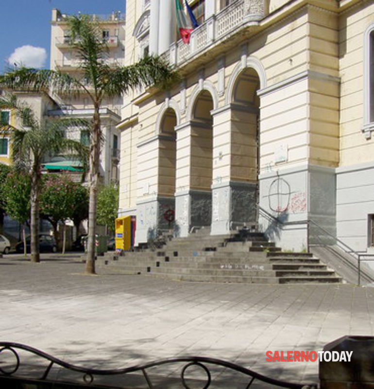 Covid-19, studenti positivi al liceo “Tasso”: due classi in Dad