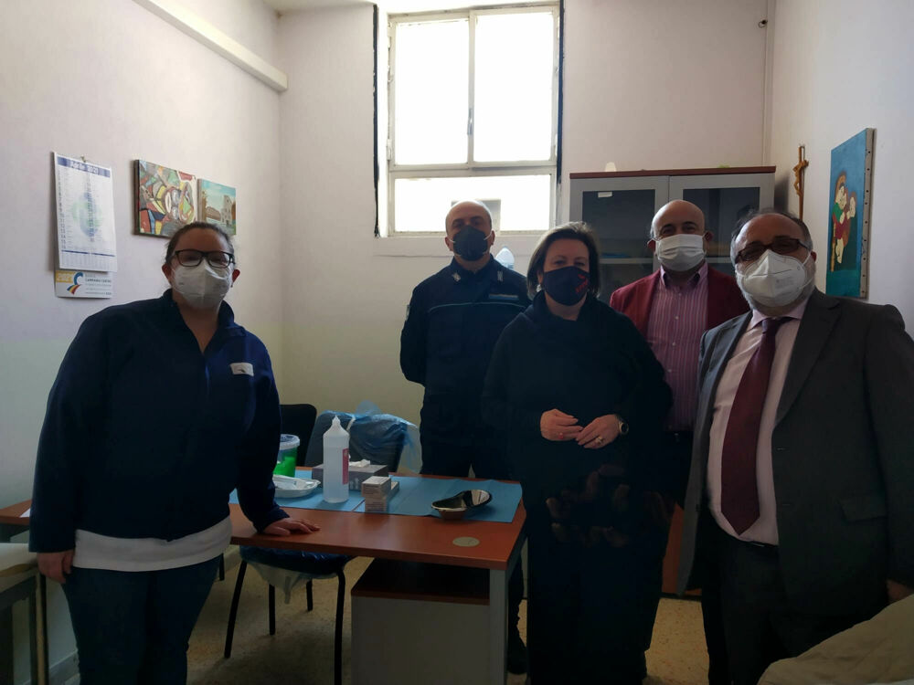 Prime vaccinazioni nelle carceri salernitane: la visita del garante dei detenuti Ciambriello