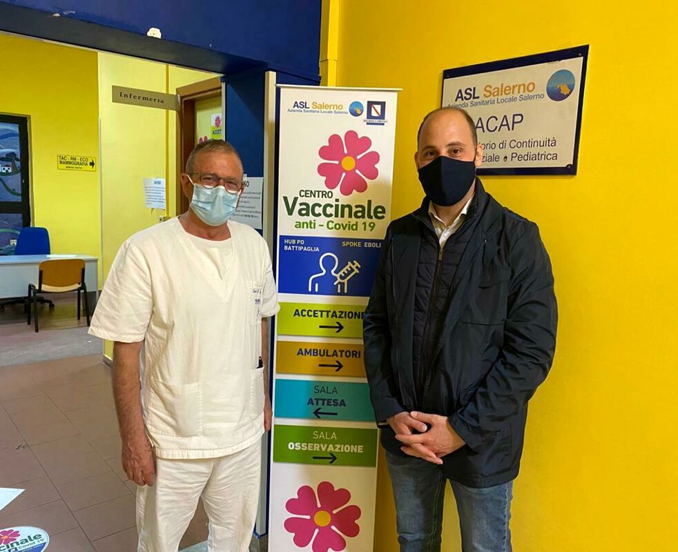 Centro vaccinazione ad Eboli, la visita di Adelizzi (M5S): “Stiamo uscendo fuori dal tunnel”