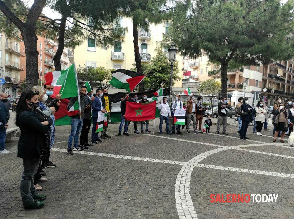 Guerra in Medio Oriente, sit in di solidarietà a Salerno per i palestinesi: “Non lasciamoli soli”