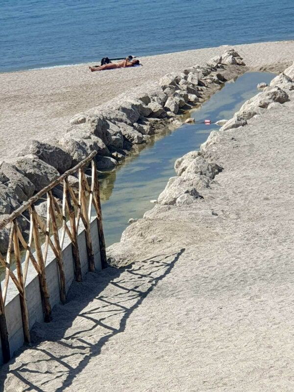 Salerno, la denuncia di Celano (Fi): “Arenile di Pastena, una fogna convogliata in un canale?”