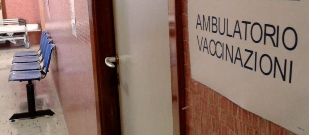 Rinunciatari e non iscritti: rallenta la campagna vaccinale in Campania, parla De Luca