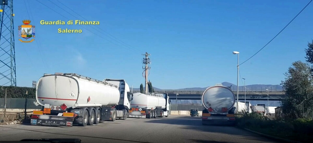 Contrabbando di carburante, sgominate due bande nell’Agro: sequestrati 128 milioni di euro