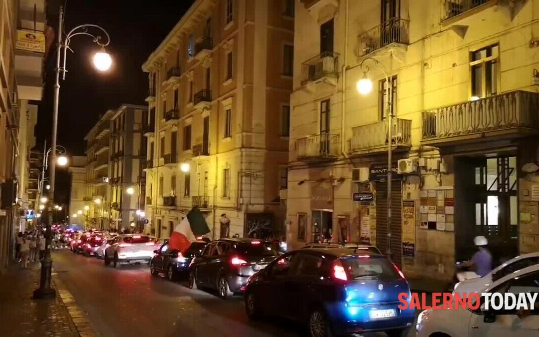 Italia campione d’Europa: Salerno si tinge di tricolore, il video
