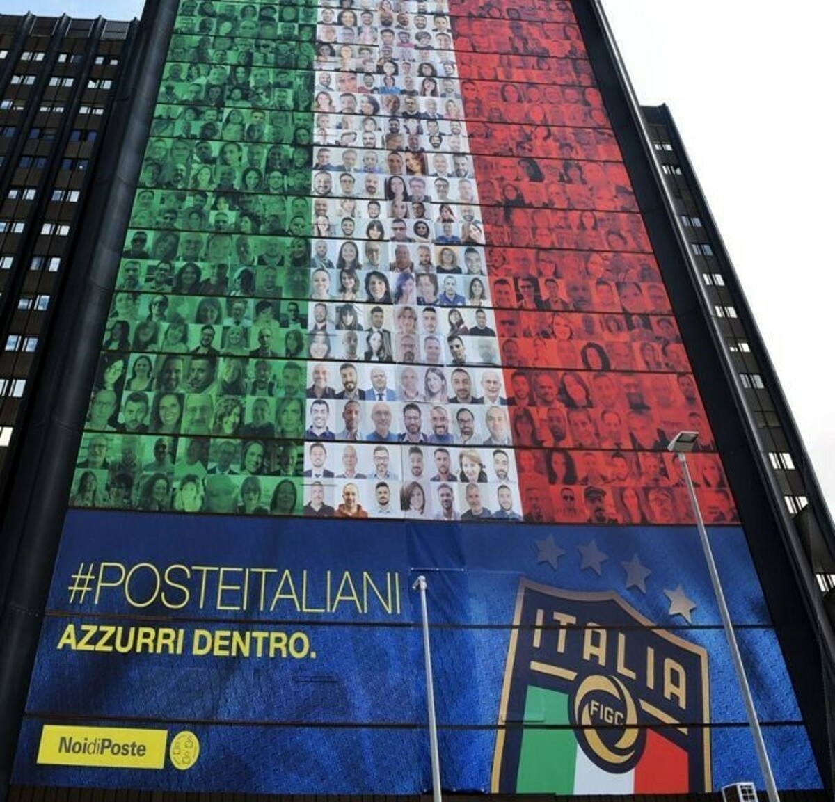 Poste Italiane: 30 campani nella maxi bandiera a sostegno degli azzurri