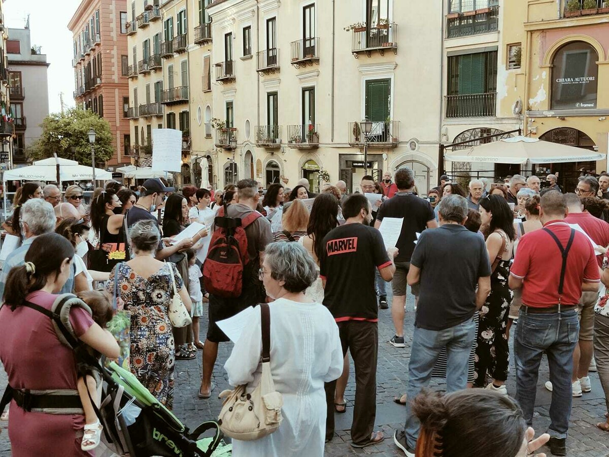 “No al Green Pass”: iniziativa in piazza Portanova a Salerno