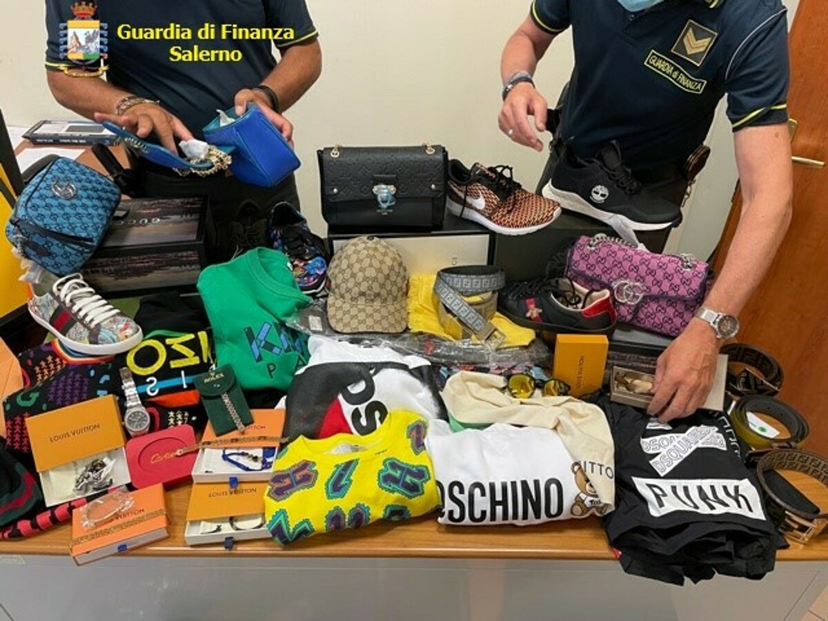 Prodotti contraffatti e contanti: nei guai 42enne di Pagani, il blitz della Finanza