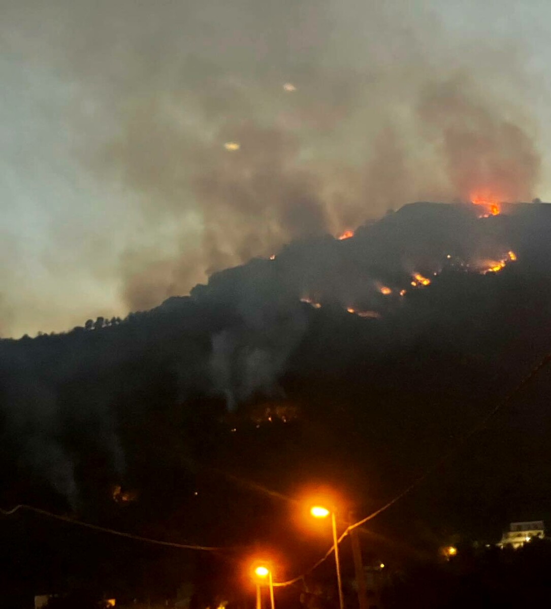 Bruciano Cava, Nocera e la Valle dell’Irno: residenti spaventati dagli incendi