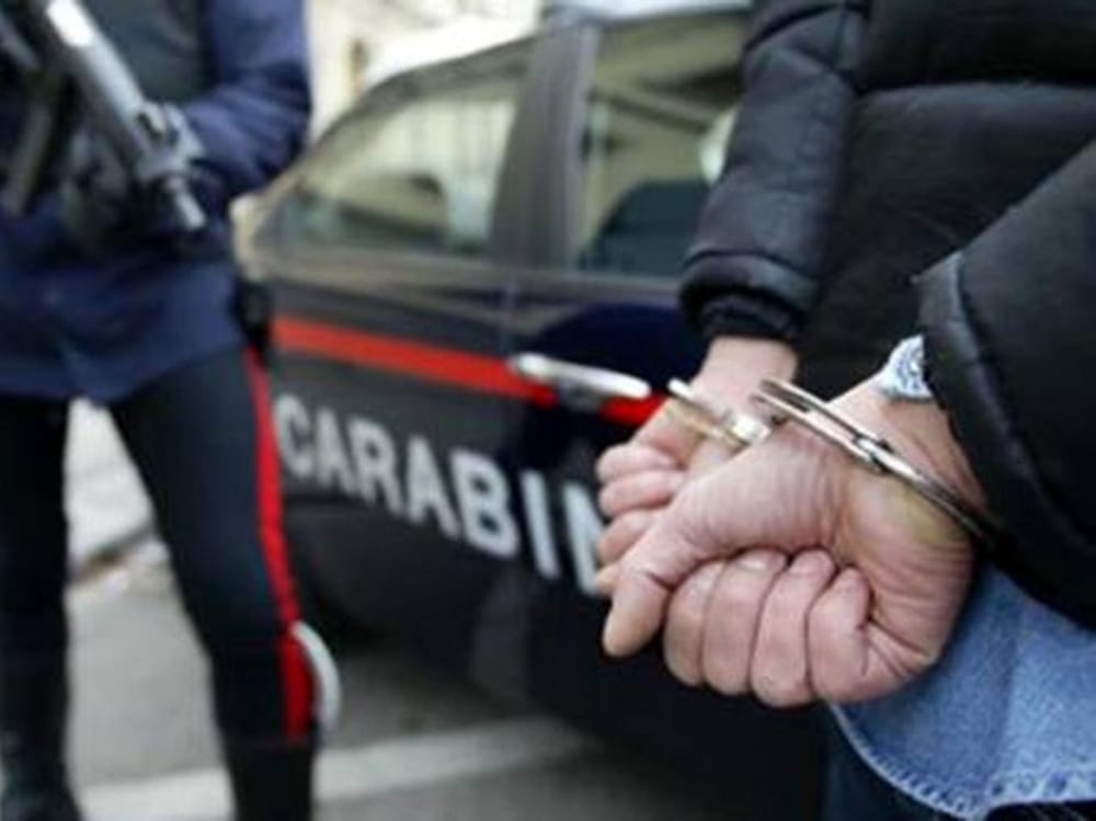 Lite nel distributore di benzina, poi gli spari: arrestato 61enne di Salerno