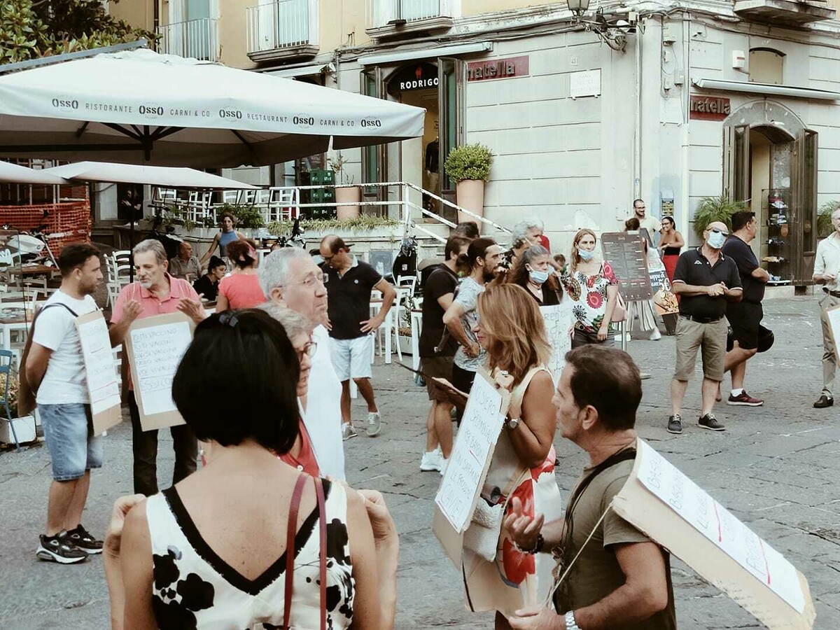 “No al vaccino obbligatorio e al Green Pass”: nuovo sit-in piazza a Salerno