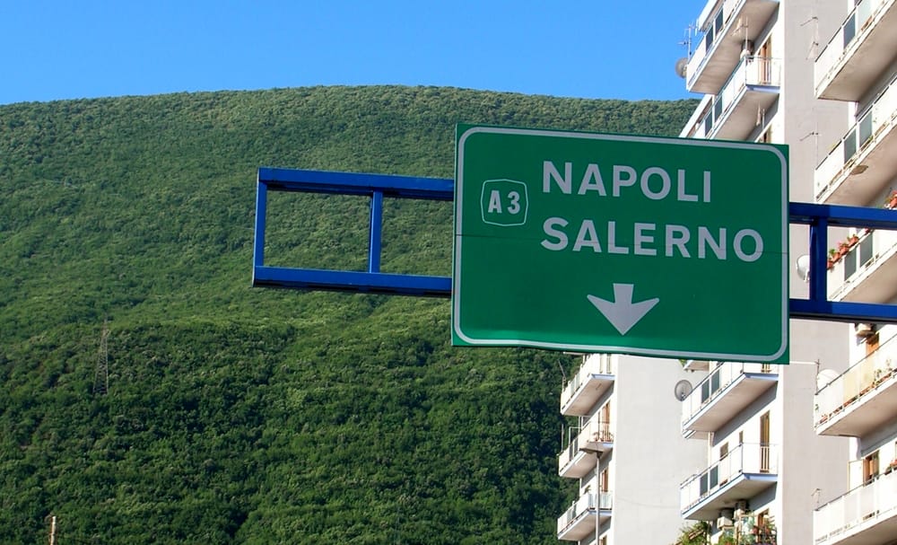 Autostrada Napoli-Salerno chiusa al traffico: ecco la mappa dei disagi