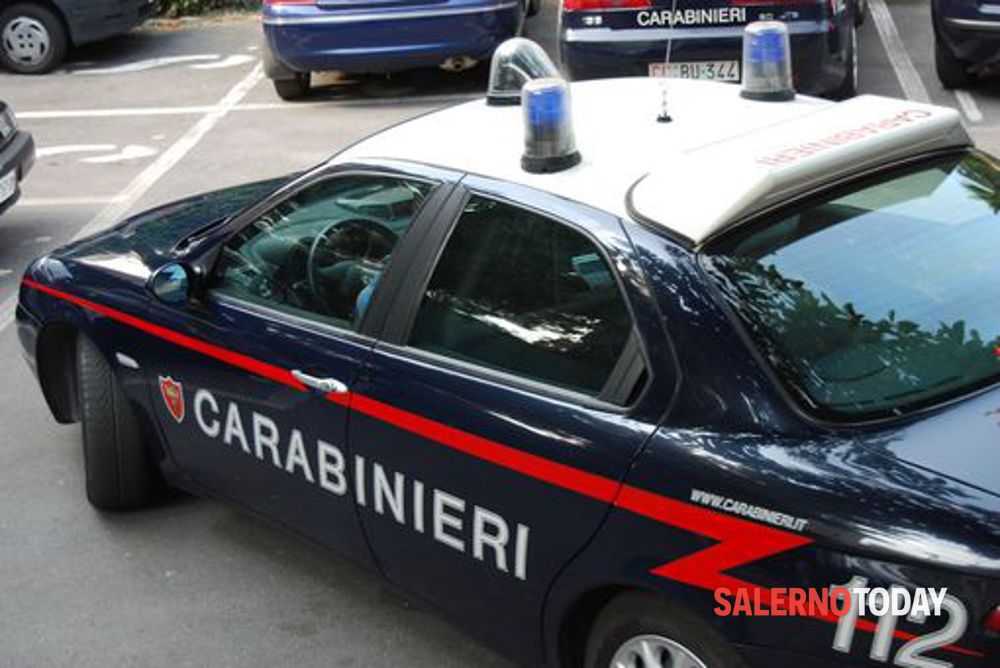 Infastidiva persone ed esercenti, poi resiste ai carabinieri: arrestato