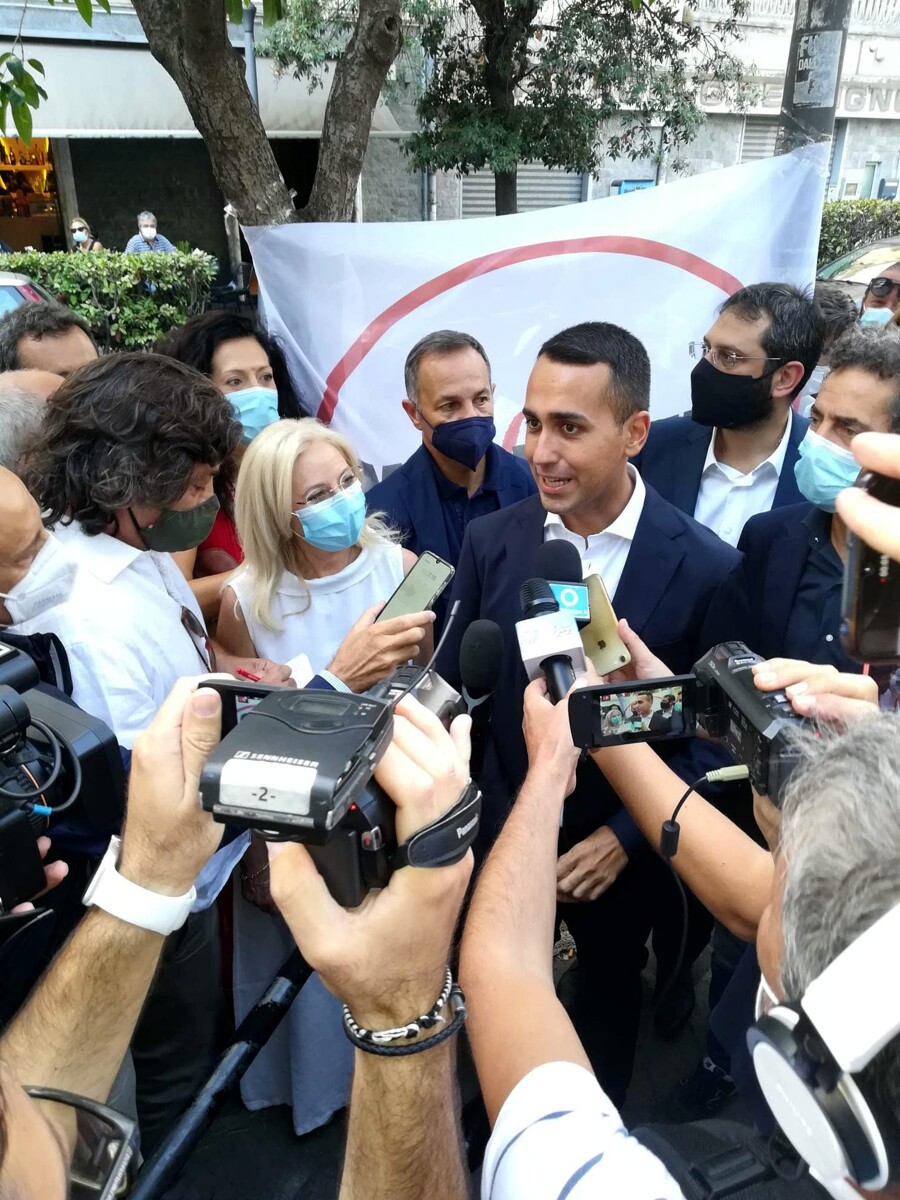 Elezioni a Salerno, Di Maio al fianco di Barone: “Non siamo contro De Luca ma per la città”