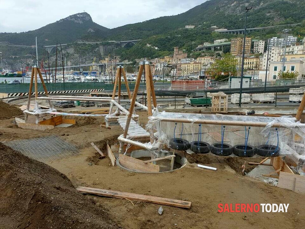 Salerno, prende forma il parco giochi tra Piazza della Libertà e Molo Manfredi