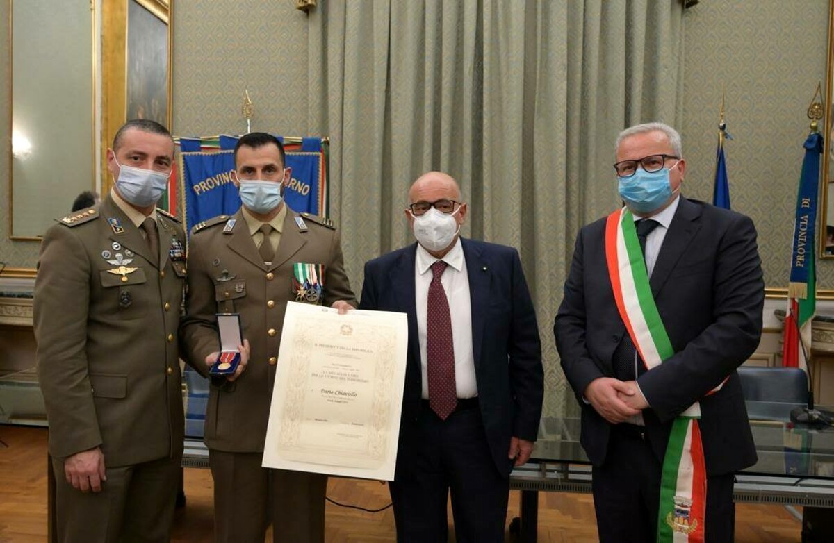 Salerno, il Prefetto Russo consegna alcuni riconoscimenti ai militari dell’Esercito