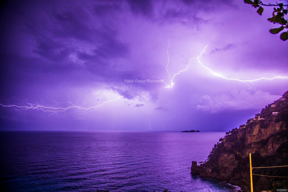 Tempesta di fulmini in Costiera: la forza della natura negli scatti di Fusco