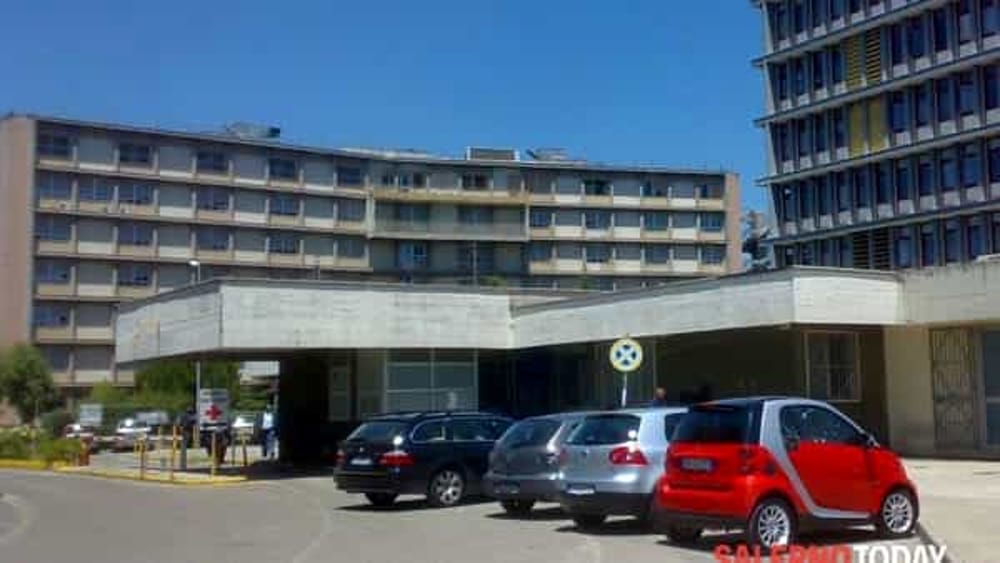 Covid nell’ospedale di Battipaglia: due casi positivi, ricoveri sospesi  in reparto