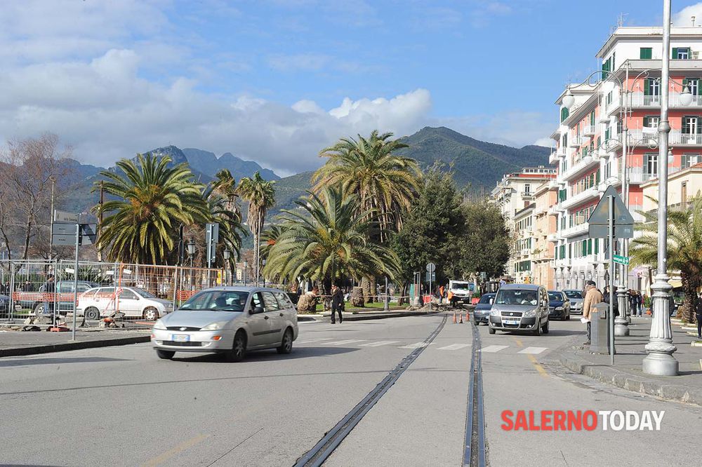 Incidente a Salerno, anziano travolto e ucciso da un’auto in centro
