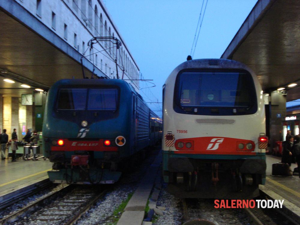 Interventi sulle linee ferroviarie Salerno-Battipaglia e Salerno-Arechi: cambiano gli orari dei treni