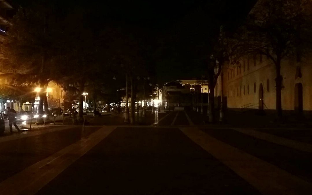 Pagani, la segnalazione di un lettore: “Piazza Sant’Alfonso è completamente al buio”