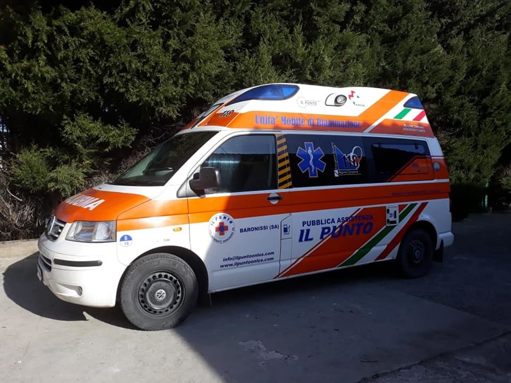 Incidente tra auto e ambulanza a Baronissi: un ferito