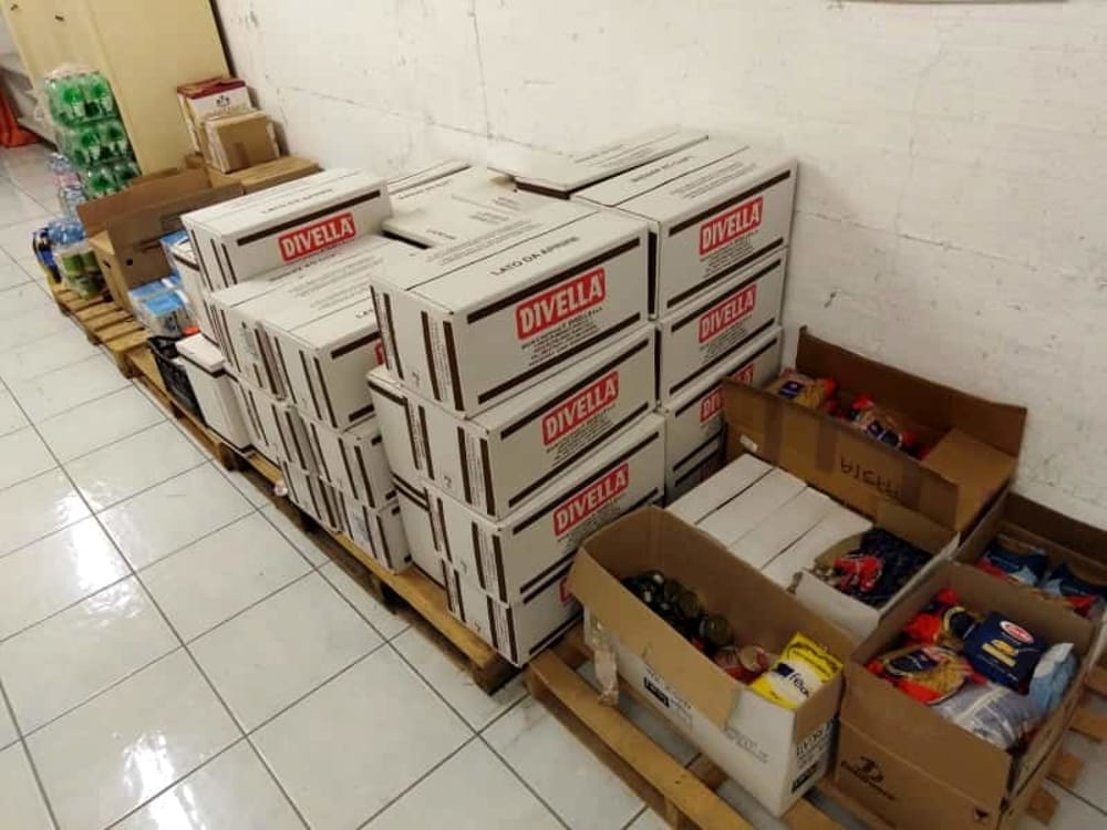 Codacons e Coldiretti regalano pacchi alimentari alle famiglie bisognose della Campania