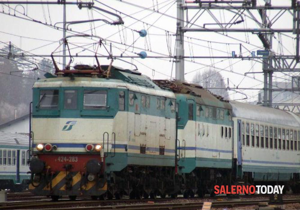 Guasto all’impianto elettrico: ritardi per i treni diretti a Salerno