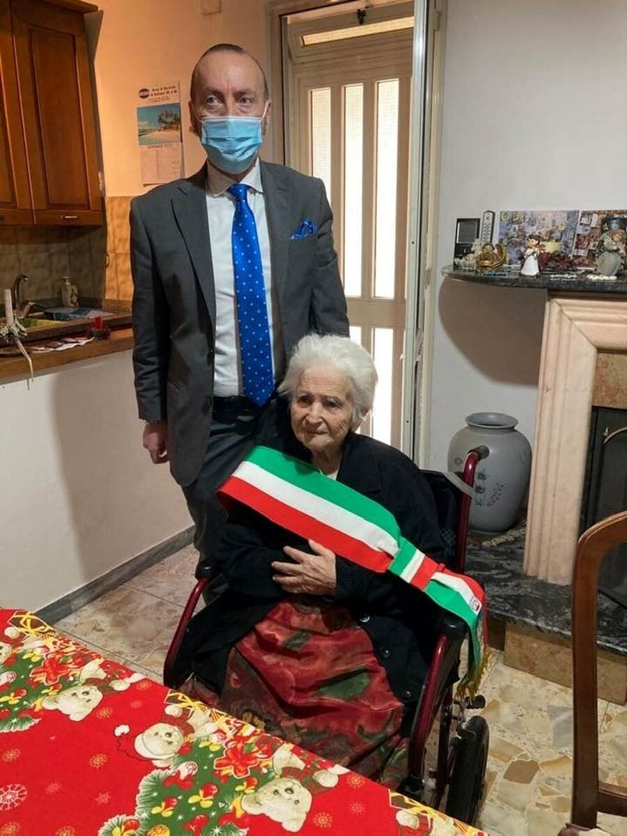 Festa a Montano Antilia: nonna Amalia compie 105 anni