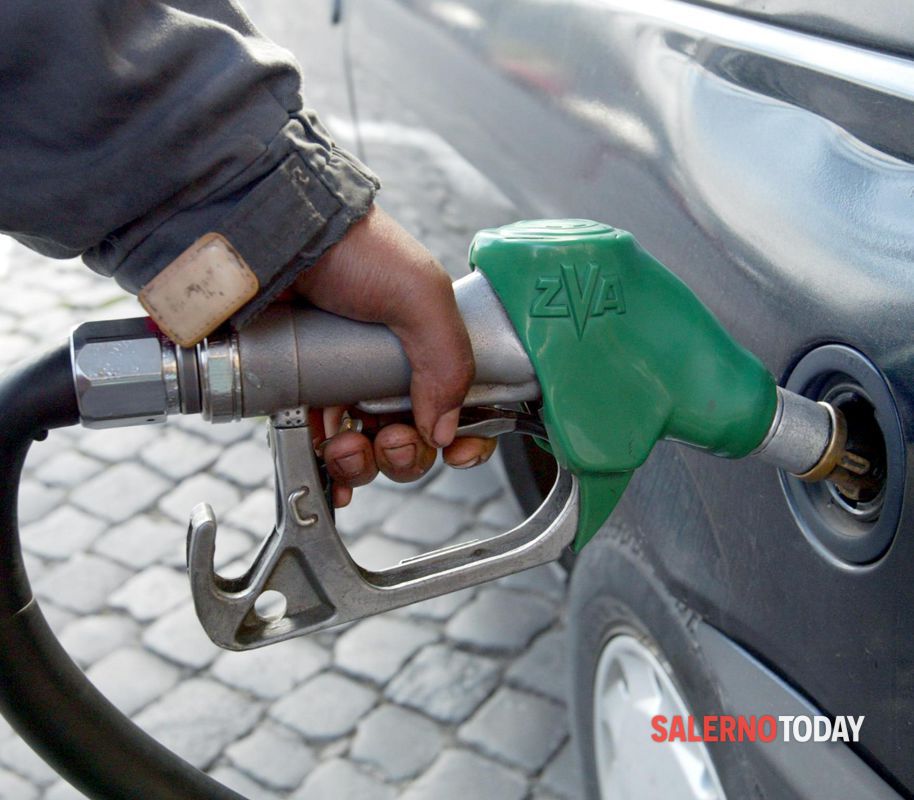 Escalation prezzi benzina: esposto del Codacons in Procura a Salerno