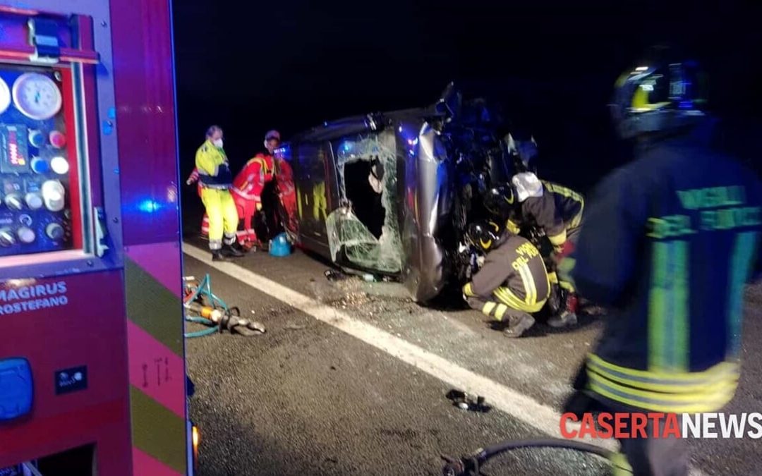 Imbocca contromano l’autostrada A1 e in due provano a fermarlo: 3 morti tra Caianello e Capua, uno è del salernitano