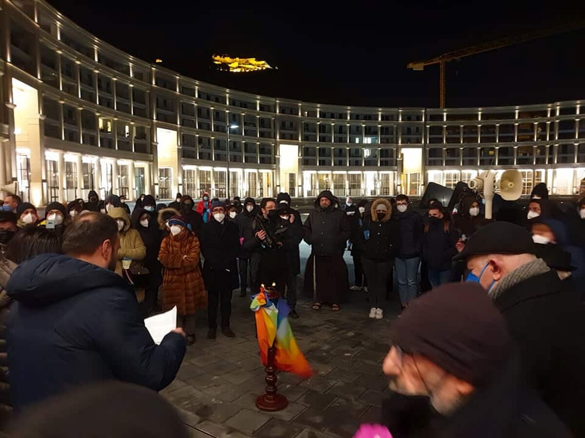 Preghiera per la pace, in piazza a Salerno contro la guerra in Ucraina