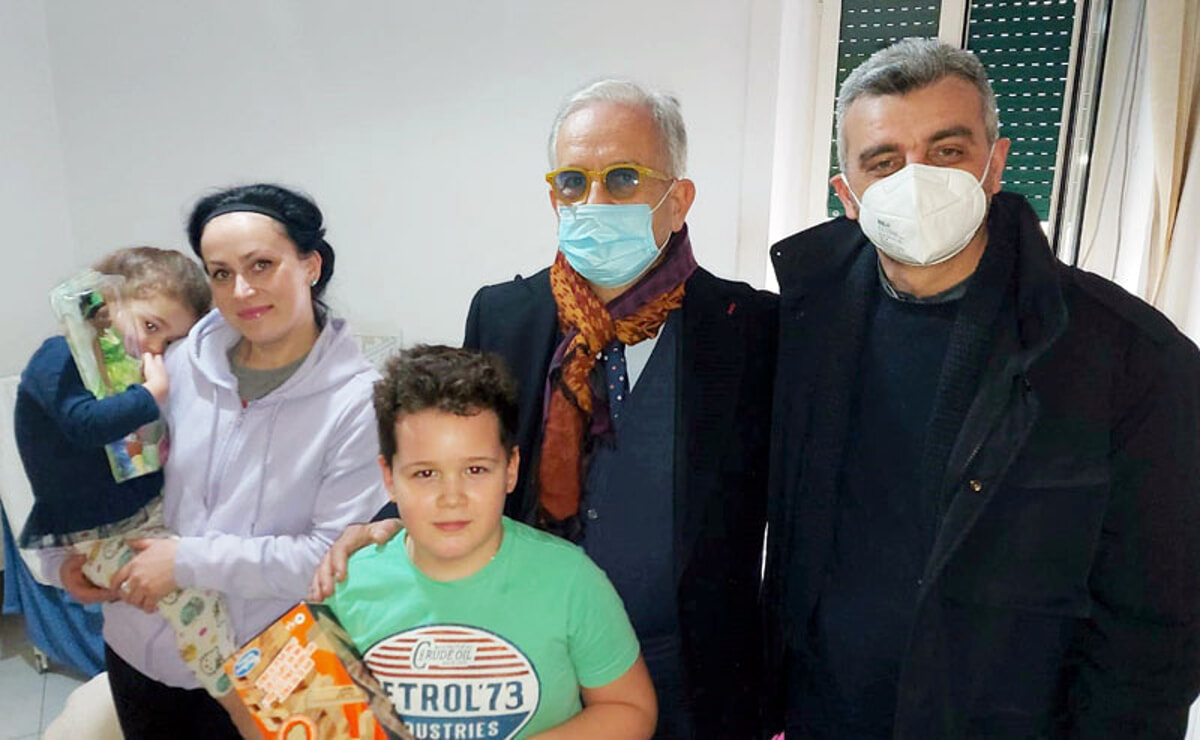 “Roccapiemonte for Ucraina”: il sindaco Pagano dona giocattoli ai bimbi di Casa Betania