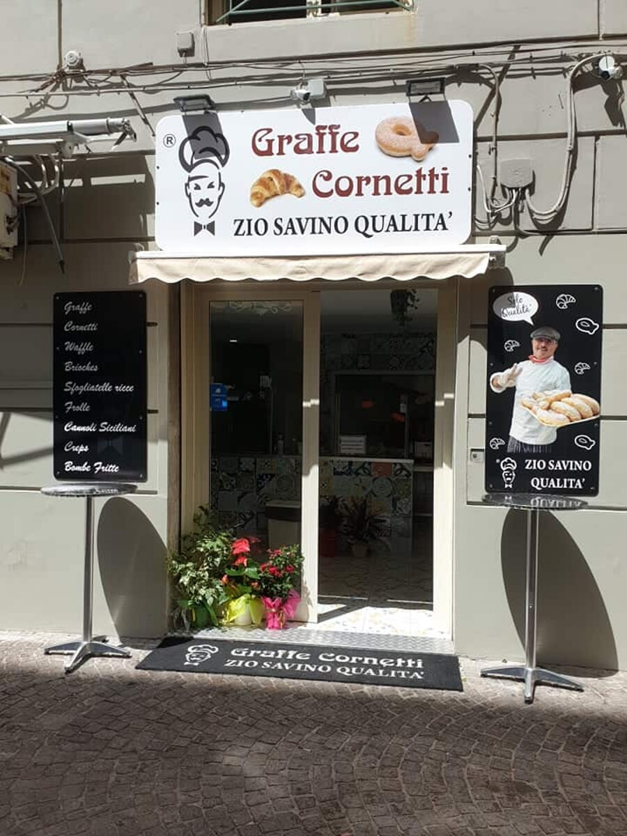 Salerno, aperta la nuova cornetteria/zeppoleria “Zio Savino Qualità”