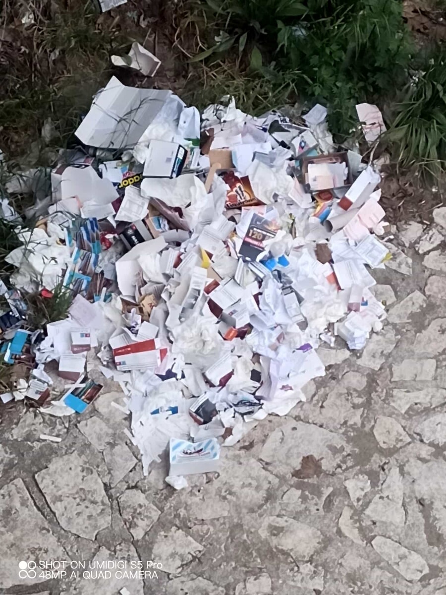 Verde ancora incolto, rifiuti e perdite d’acqua: Salerno nel degrado, l’appello disperato dei cittadini