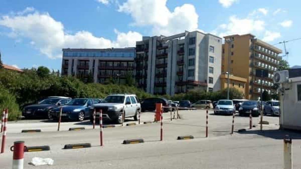 Vallo della Lucania, detenuto tenta la fuga dall’ospedale: bloccato dagli agenti
