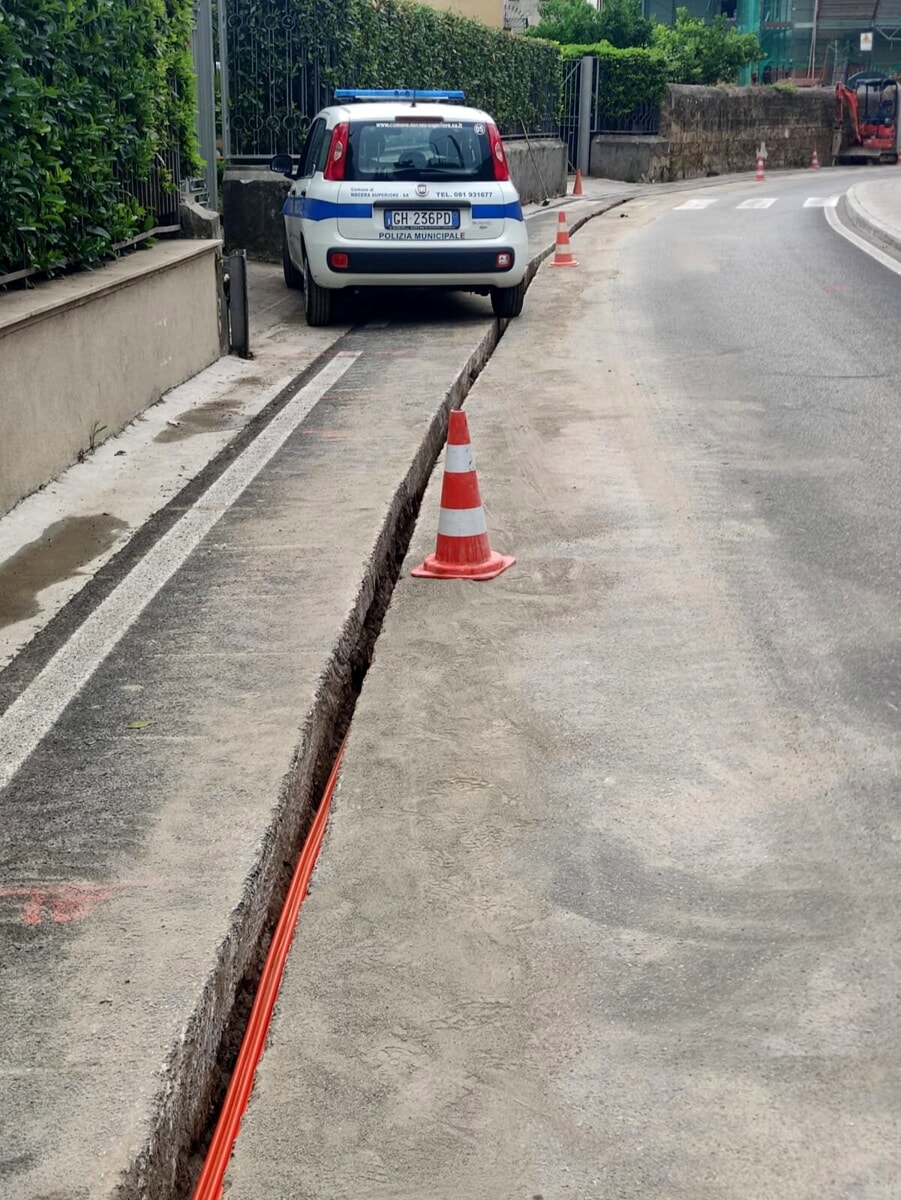 Esegue lavori di scavo per fibra ottica senza autorizzazione: multato gestore a Nocera Superiore
