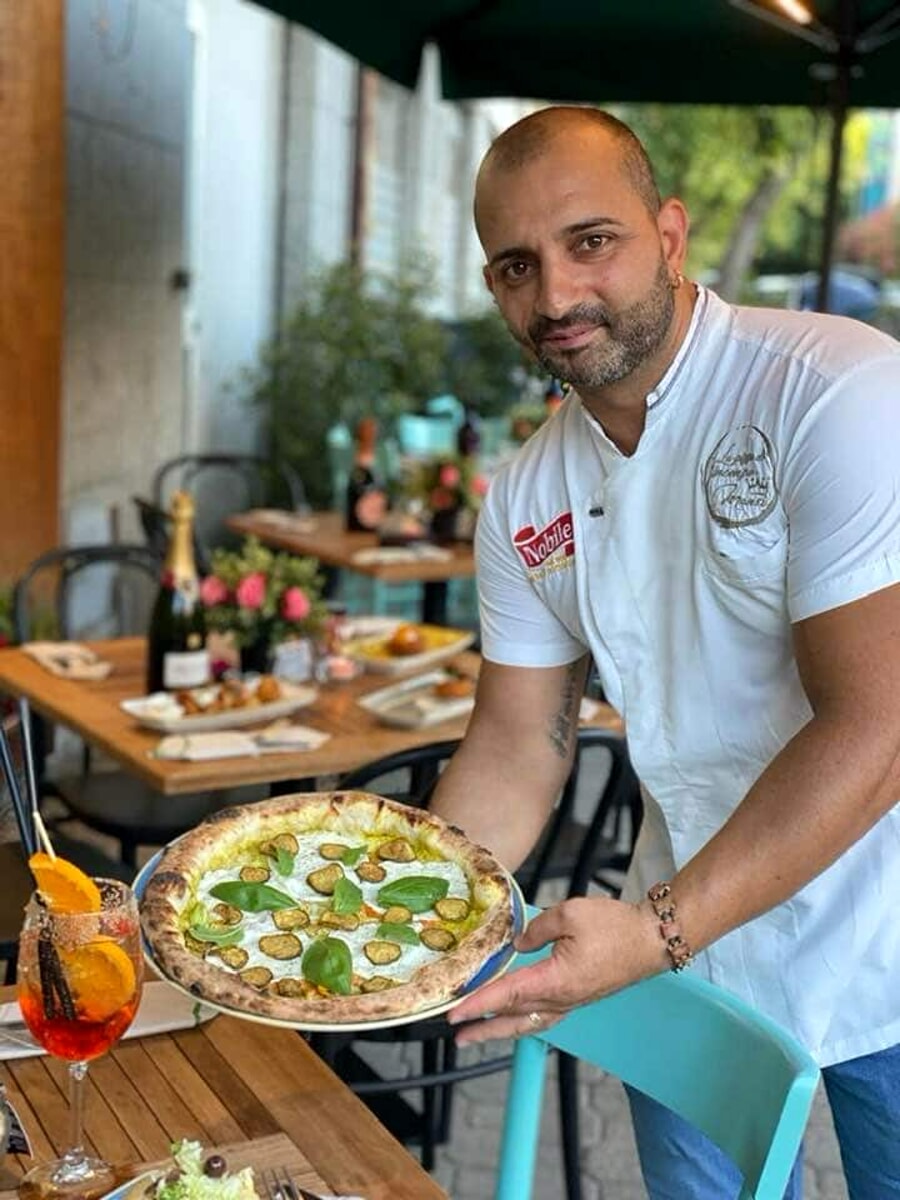Vincenzo Mansi sforna la sua nuova pizza dell’estate: tutti pazzi per la Nerano fredda