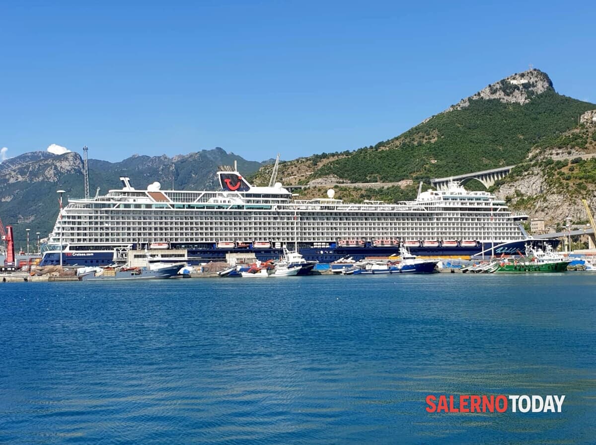 Salerno, attracca una nuova nave da crociera: è la Mein Schiff 2