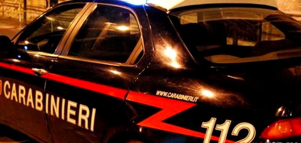 Fermato per un controllo aggredisce il carabiniere: arrestato 25enne