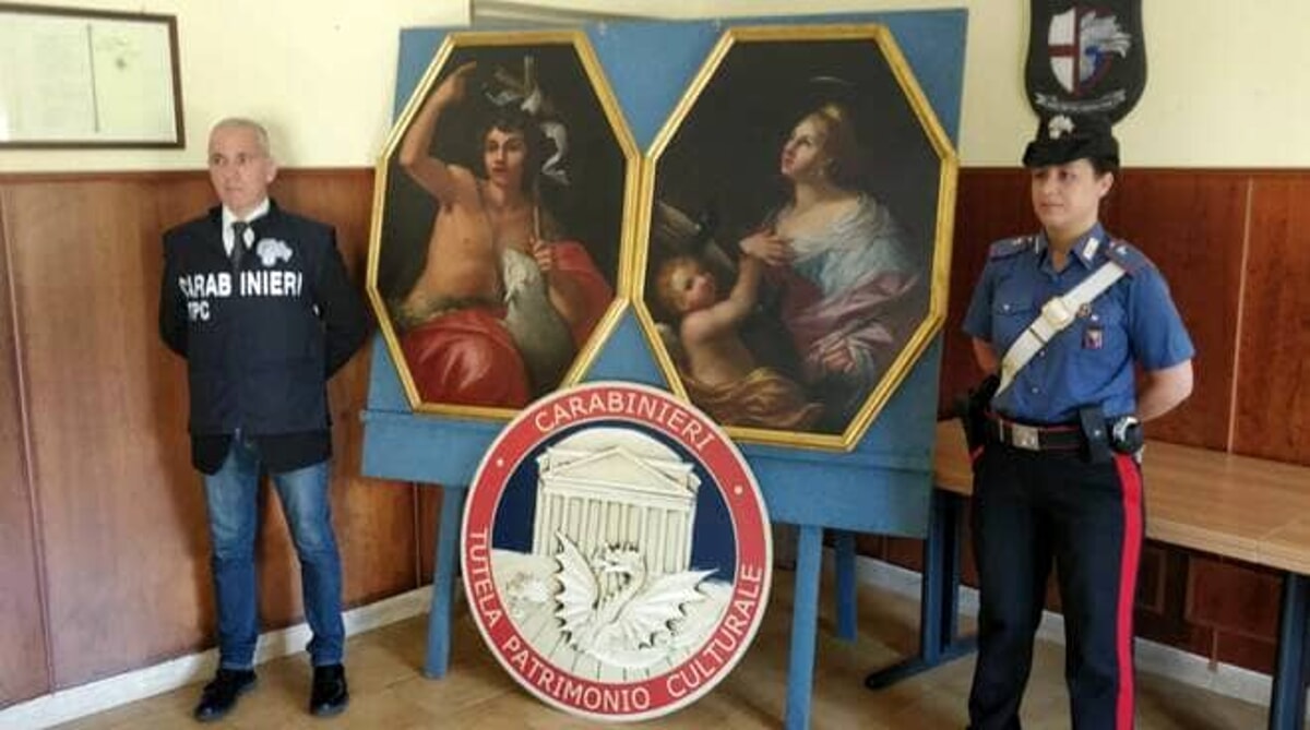Blitz a Salerno, ritrovati due dipinti rubati del XVII secolo: denunciato imprenditore