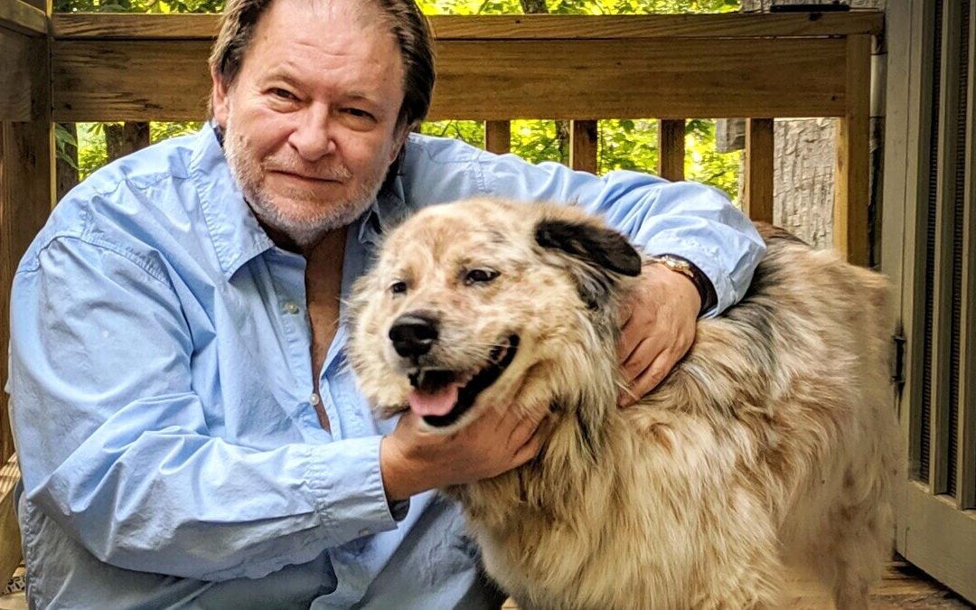 “Il randagio che mi ha preso il cuore”: il romanzo di Rick Bragg dedicato al suo cane