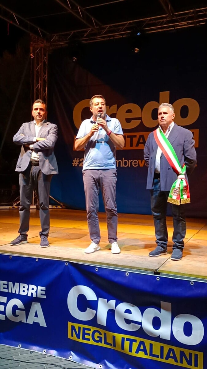 Salvini, comizio in piazza a Capitello: “De Luca si vergogni per le liste d’attesa nella sanità”