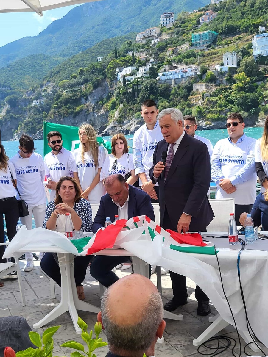 Politiche 2022, Berlusconi si collega a sorpresa con Vietri sul Mare: “Ecco perchè votare Forza italia”