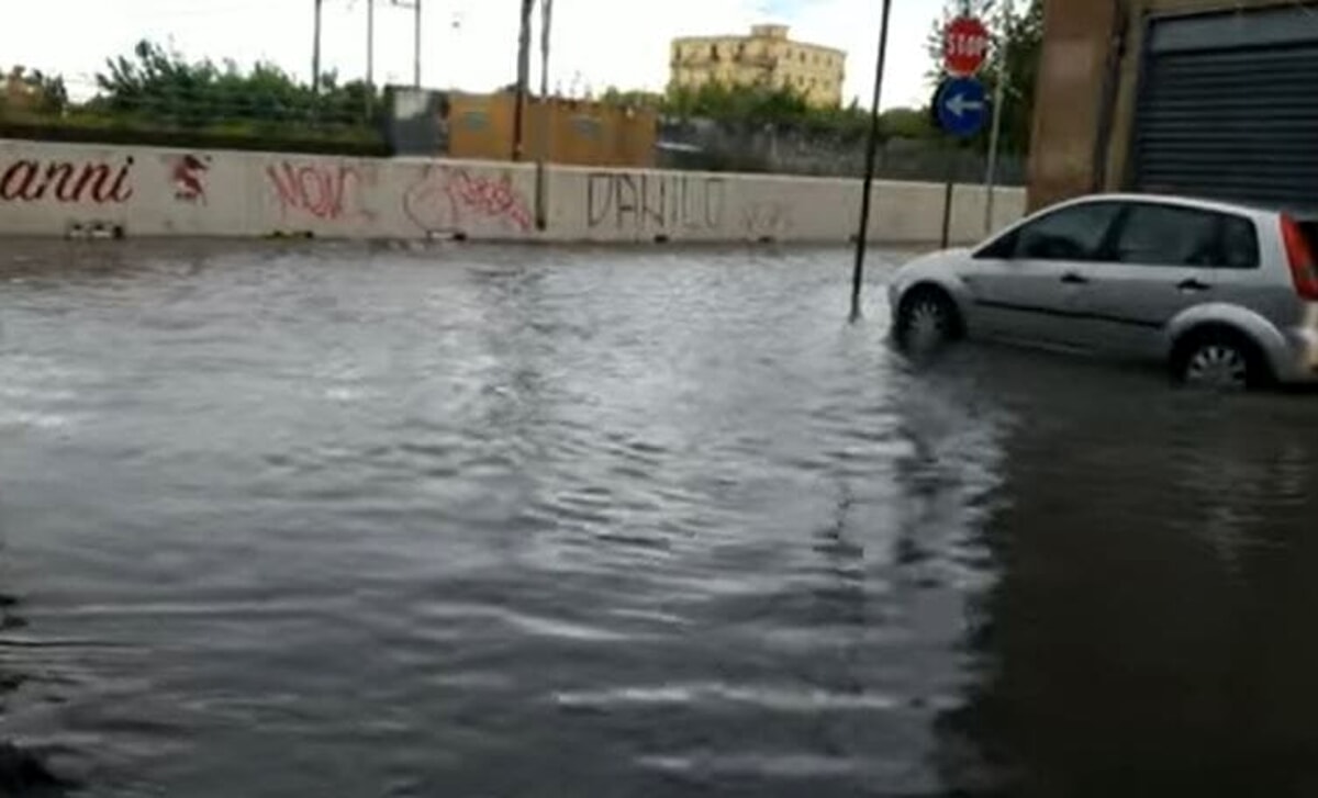 Maltempo, danni e disagi a Pontecagnano: strade allagate e traffico in tilt