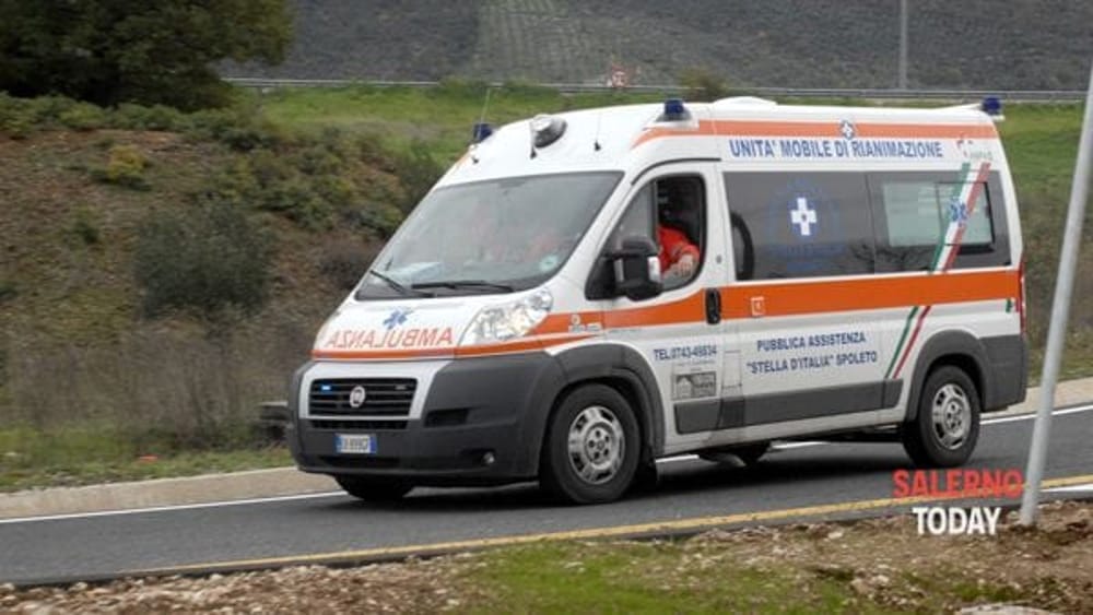 Incidente tra auto a Capaccio-Paestum: due feriti, accertamenti in corso