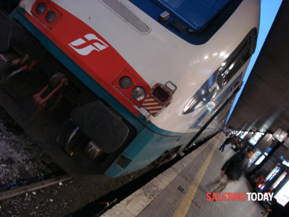 Lavori sulla linea ferroviaria Napoli-Salerno: orari modificati e corse sospese
